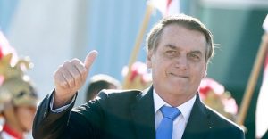 Bolsonaro facilita a compra da cloroquina: “Já pode comprar com uma receita simples”