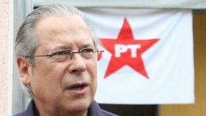 O Petista José Dirceu orienta militantes aprender espionagem